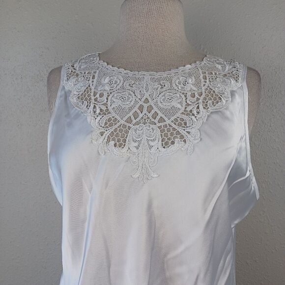 EUC Cinema Etoile Women's White Night Shirt Size L - Picture 2 of 6